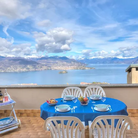 View Terrace Over The Borromean Isla - Happy *
