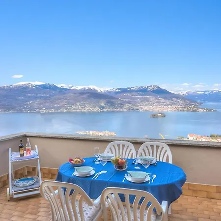 Nyaraló View Terrace Over The Borromean Isla - Happy