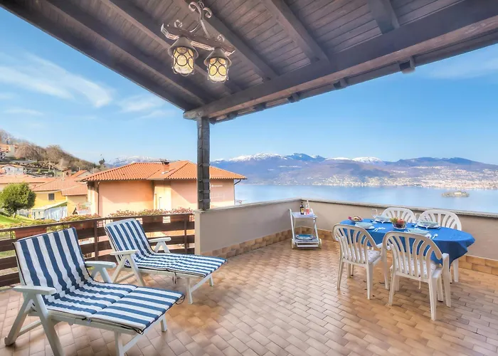 View Terrace Over The Borromean Isla - Happy Holiday home *